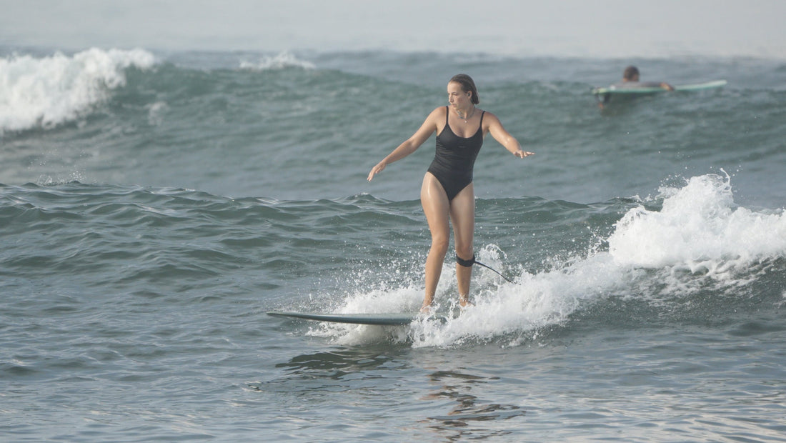 Warum dein Bikini beim Surfen verrutscht
