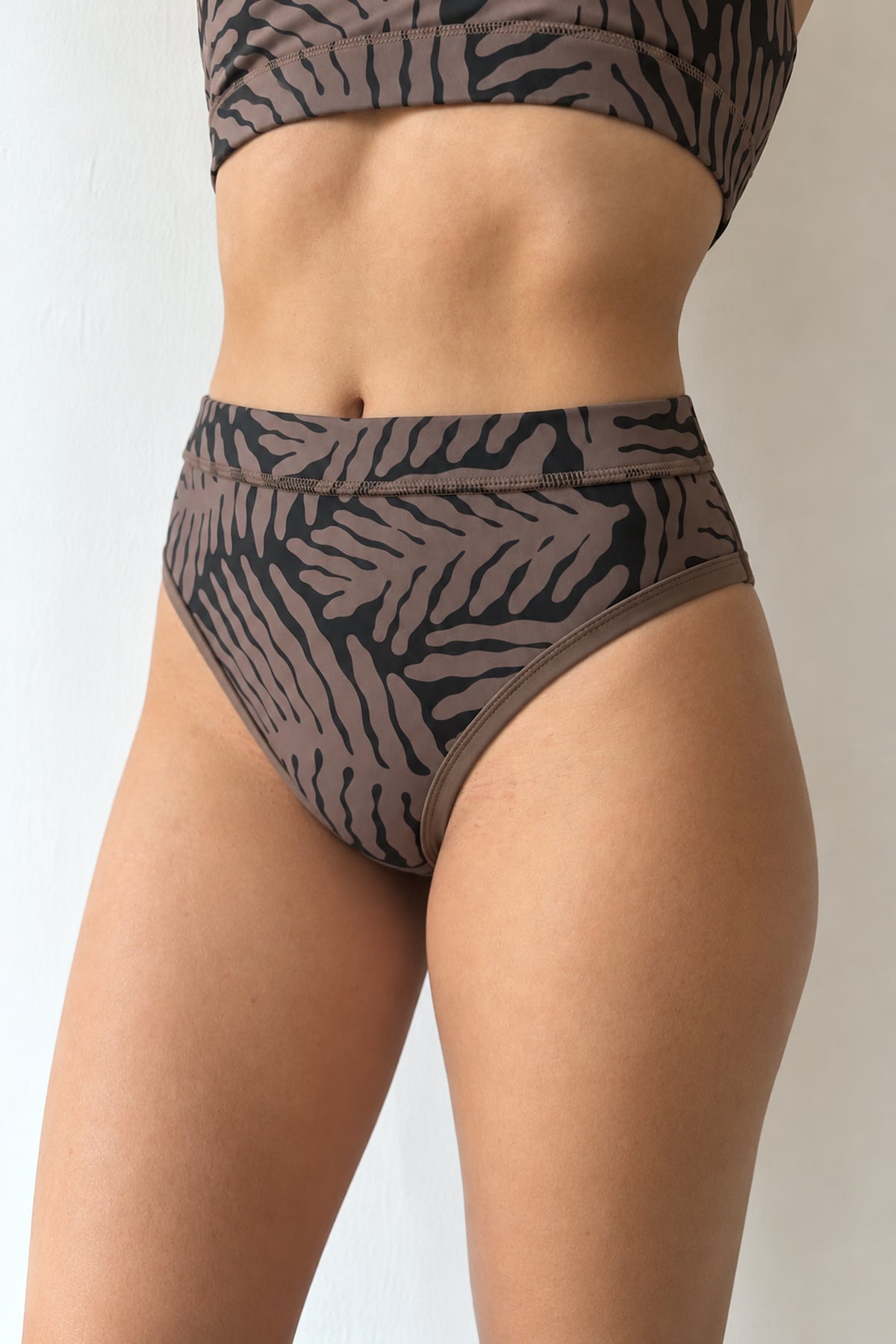 Rise Leg Bottom in Palm Rhythm