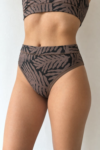 Rise Leg Bottom in Palm Rhythm