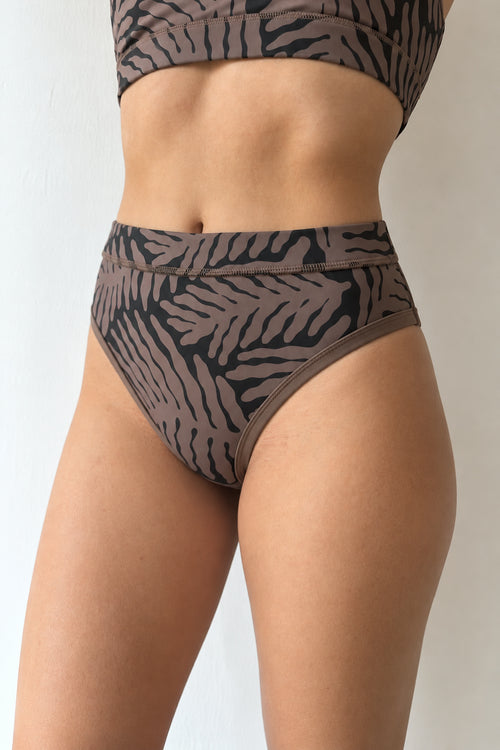 Rise Leg Bottom in Palm Rhythm