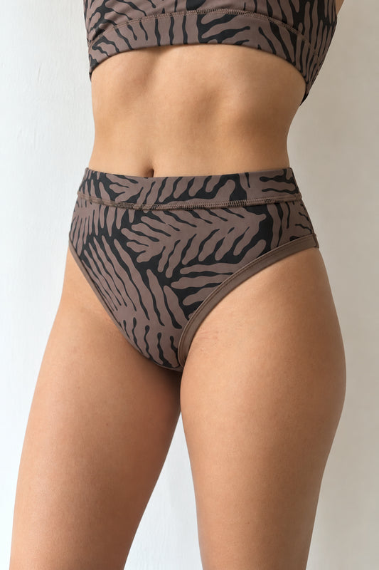 Rise Leg Bottom in Palm Rhythm
