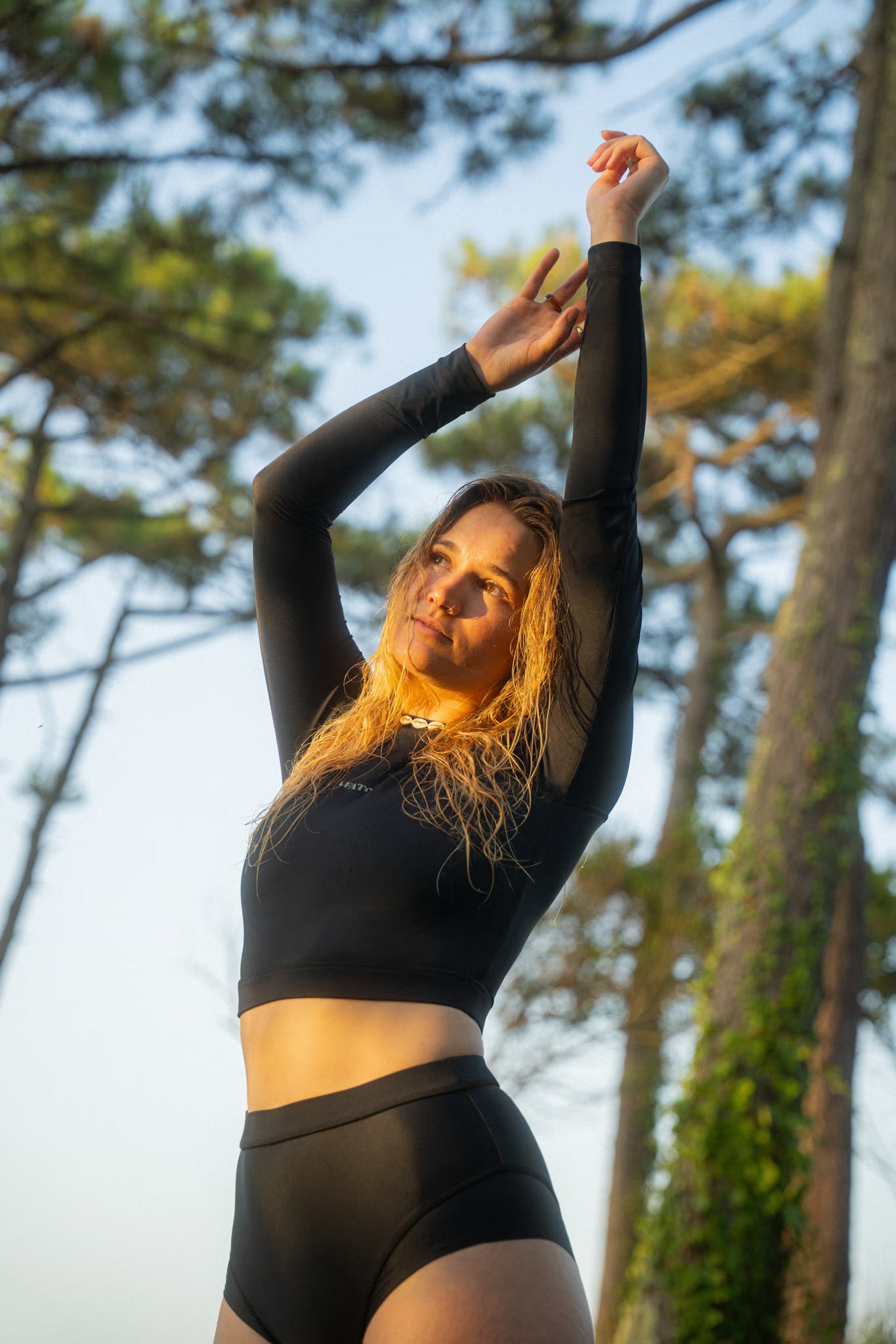 Cropped Rash Guard in Black