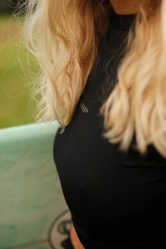 Cropped Rash Guard in Black