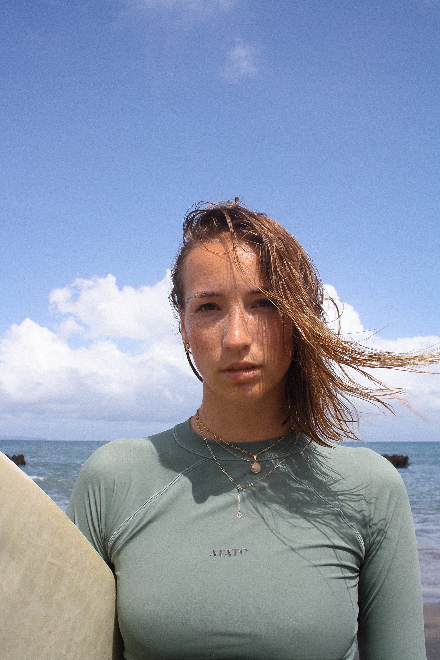 AFATO cropped rashguard in sage green – long sleeve surfwear for UV protection and style.