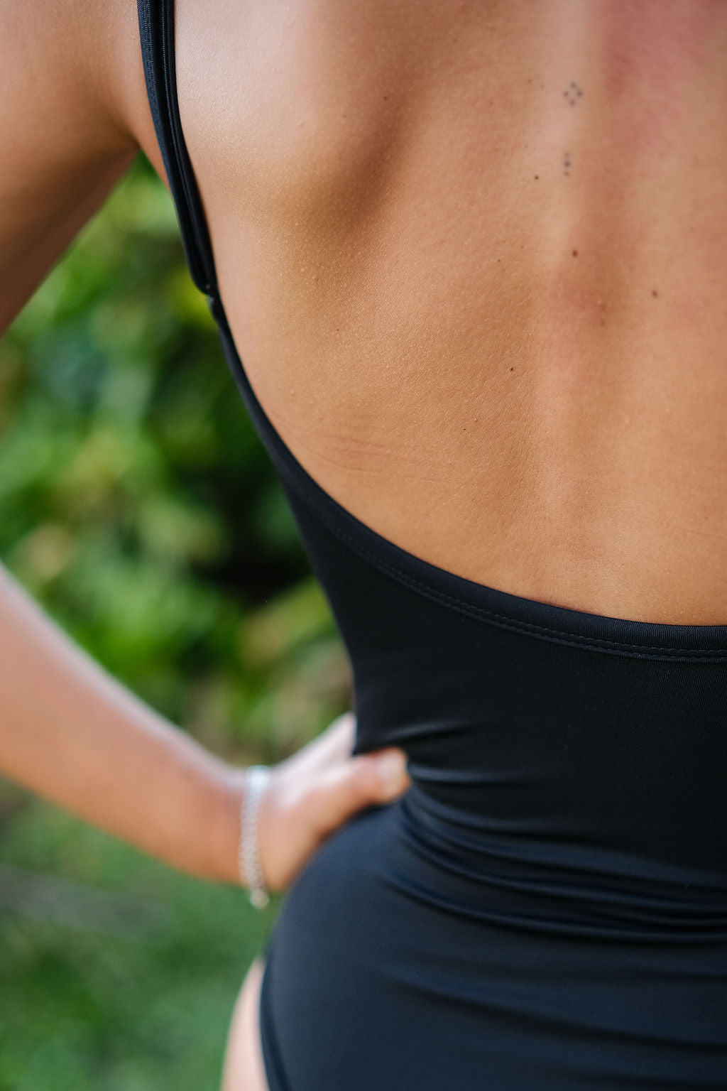 Close-up of AFATO Oceansuit in black – highlighting technical fabric and premium surfwear quality.”
