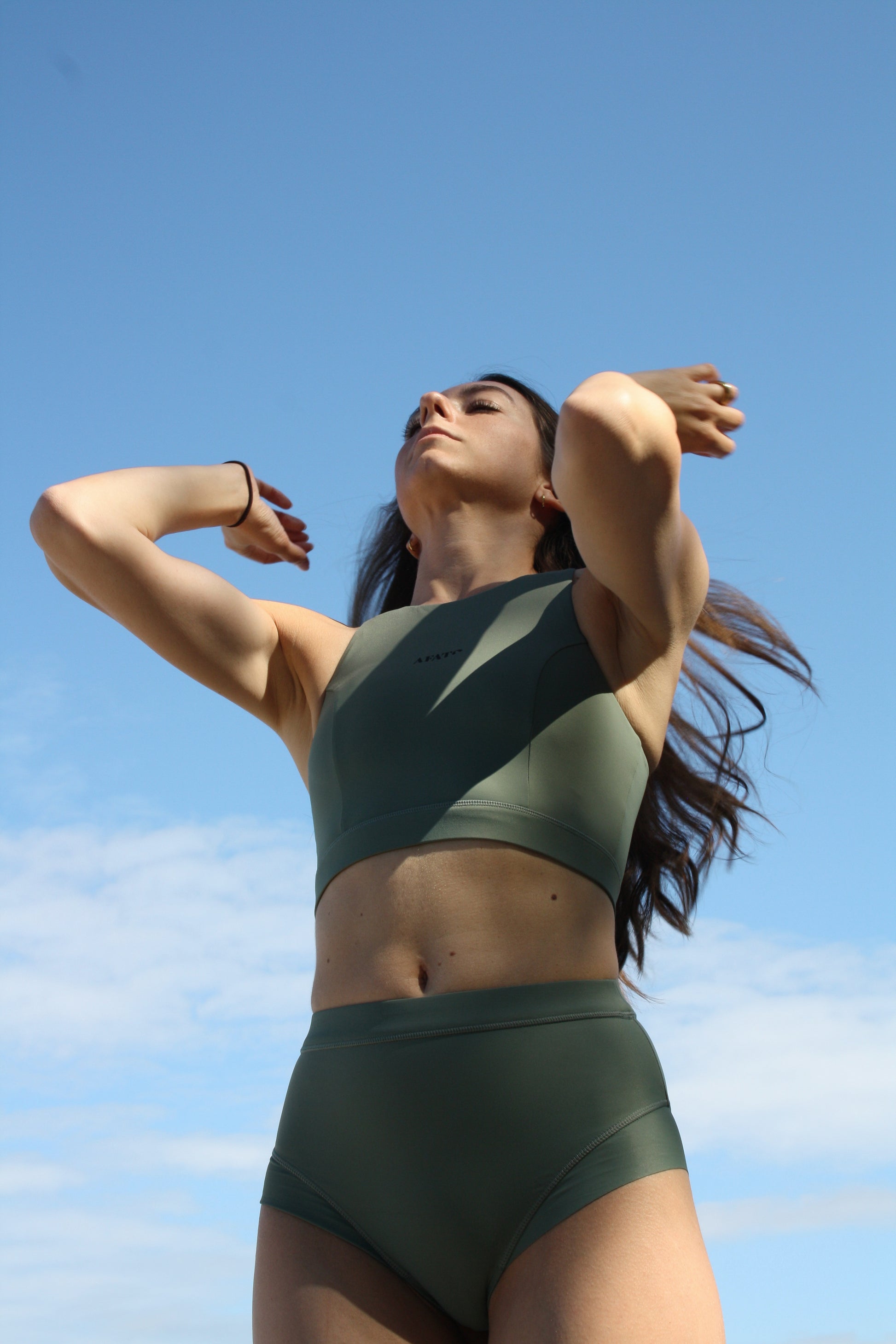 AFATO surfwear set in sage green, including a bikini top with zipper and matching bottom – perfect for active surf sessions.