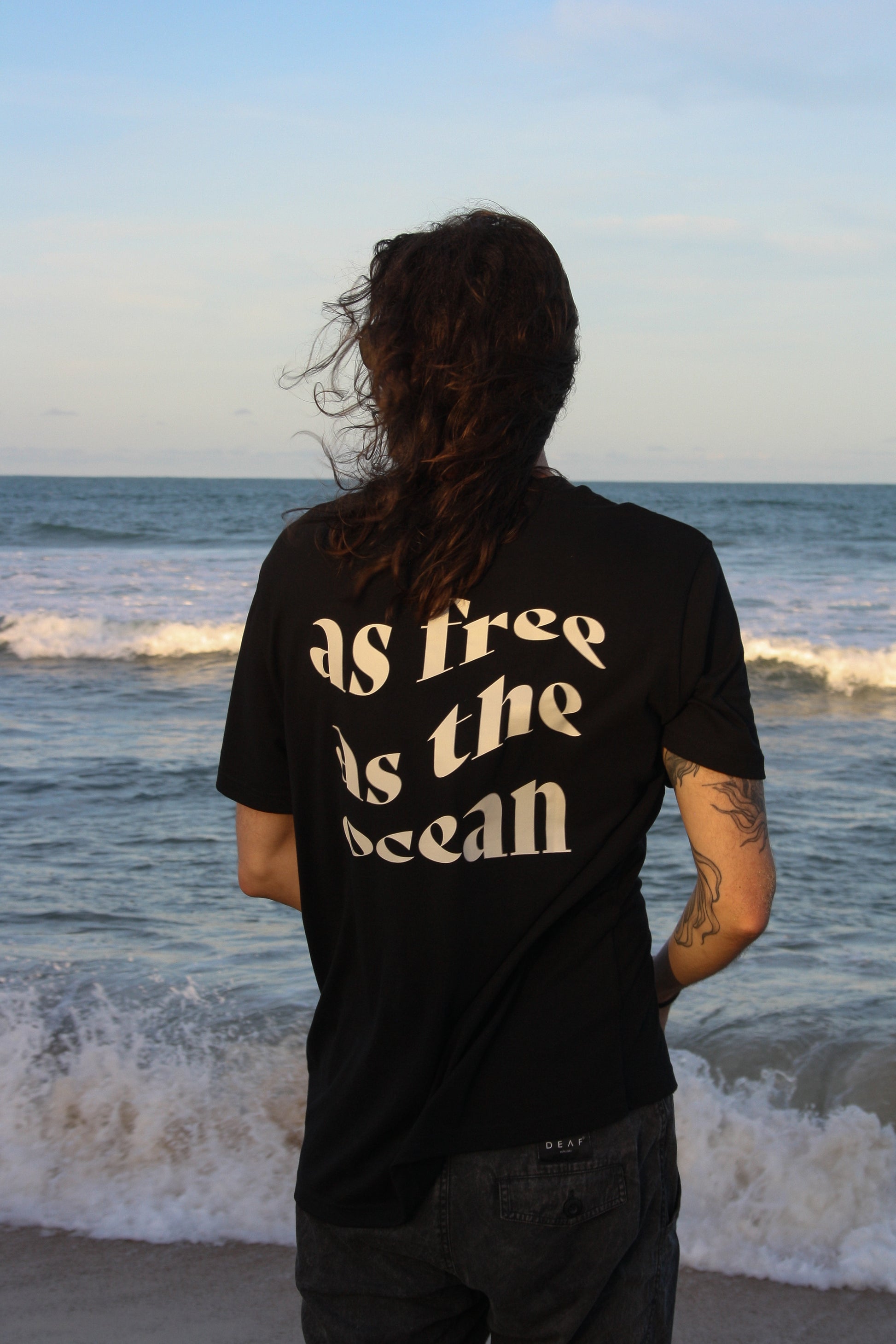 AFATO shirt with motivational print, 'As Free As The Ocean' – an essential for those who embrace the surf and beach lifestyle.